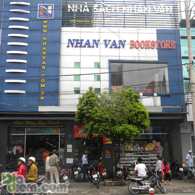 Nhà Sách Nhân Văn - Nguyễn Sơn, QTP